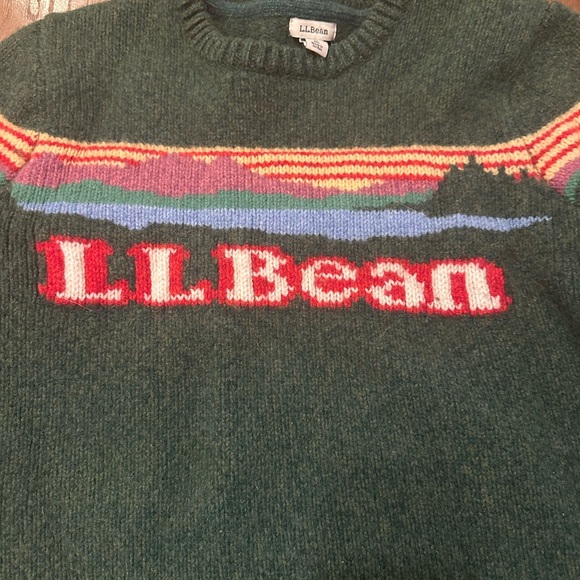 L.L.Bean Bean's Classic Raggwool Crew Sweater in green lambswool - Picture 5 of 9